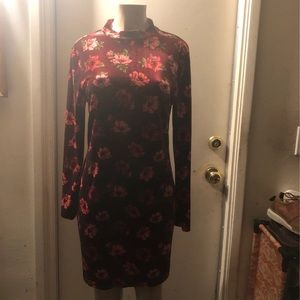 L) Bodycon Velvet Dress!!
